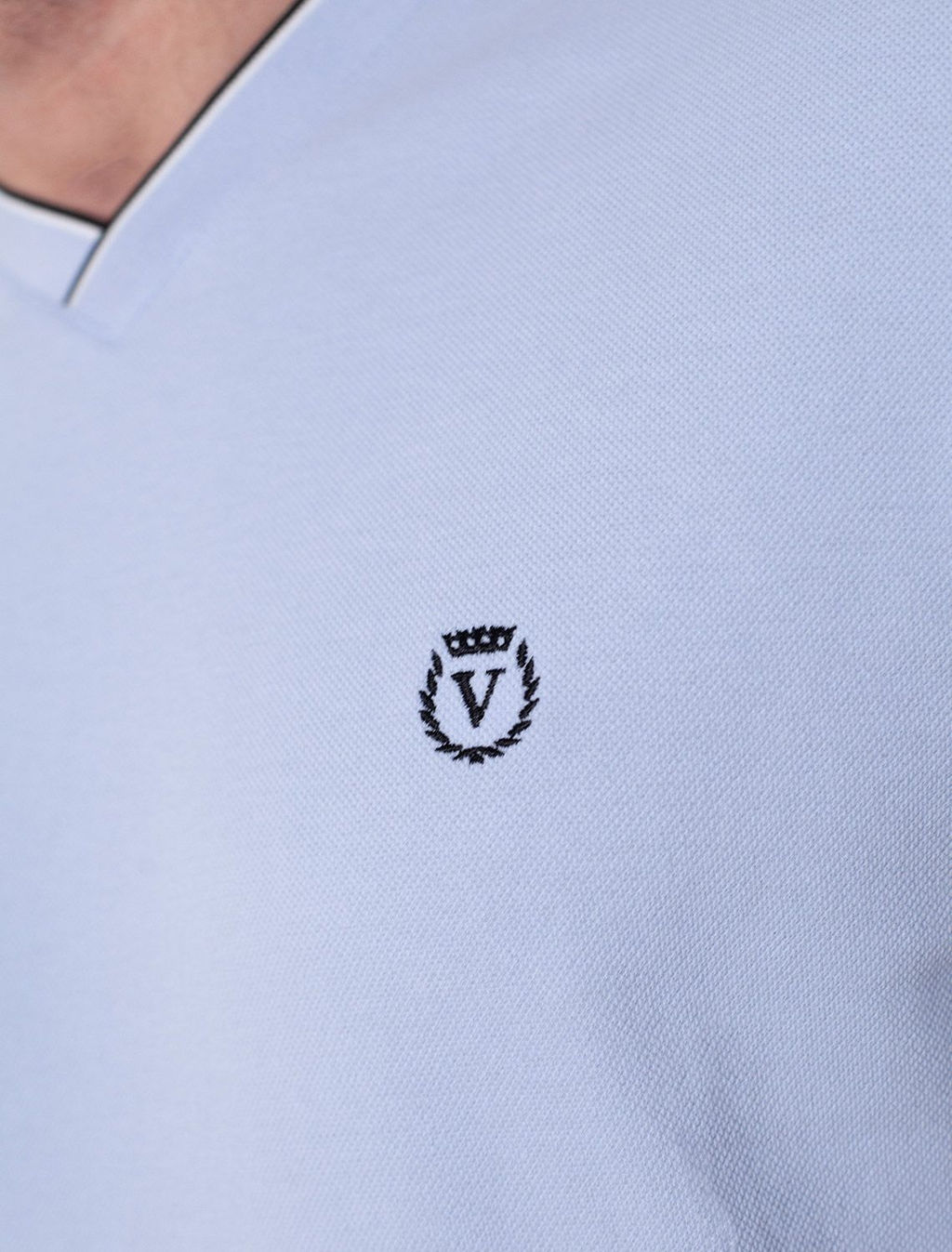 Футболка с V-вырезом из премиального хлопка с эластаном - Vilatte фото 4