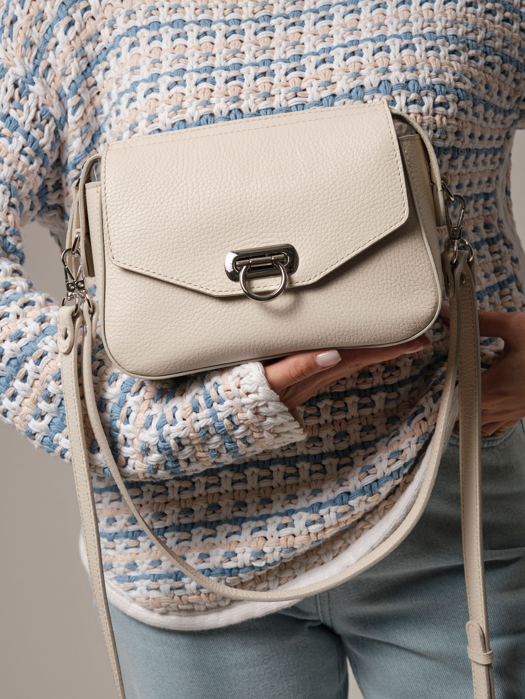 Сумка кожаная через плечо Azaro 3684 ванильное молоко