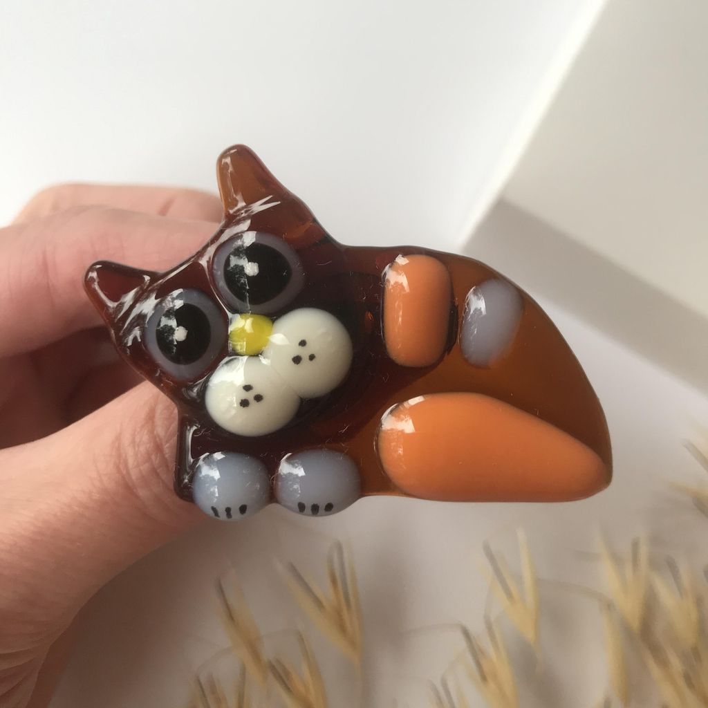 Брошь "Спящий кот"