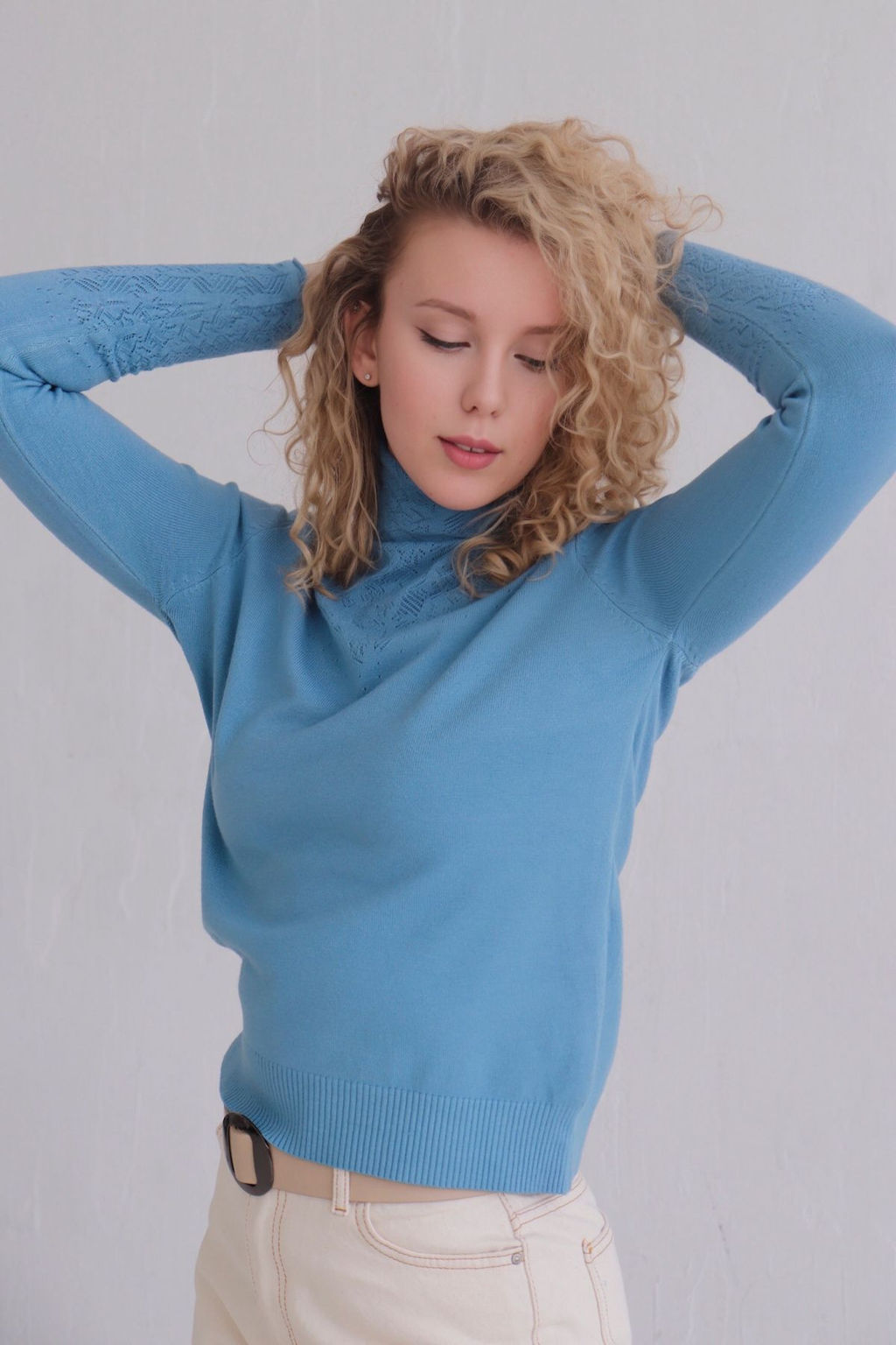 12203 Свитер с ажурной кокеткой голубой - Martichelli фото 2