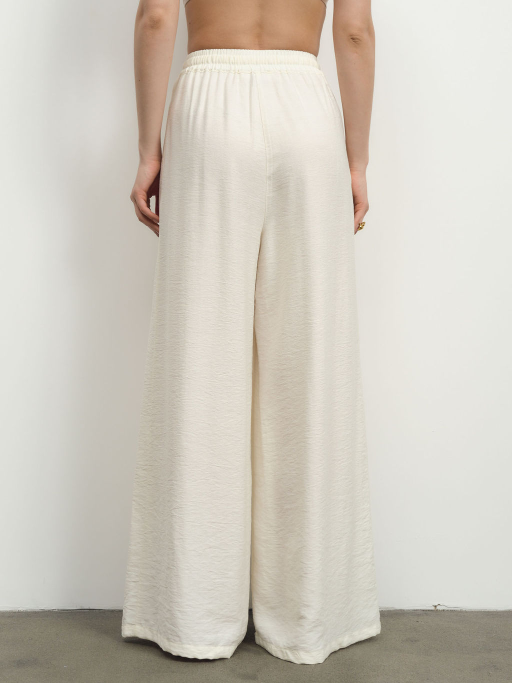 Брюки из вискозы 10367 молочные