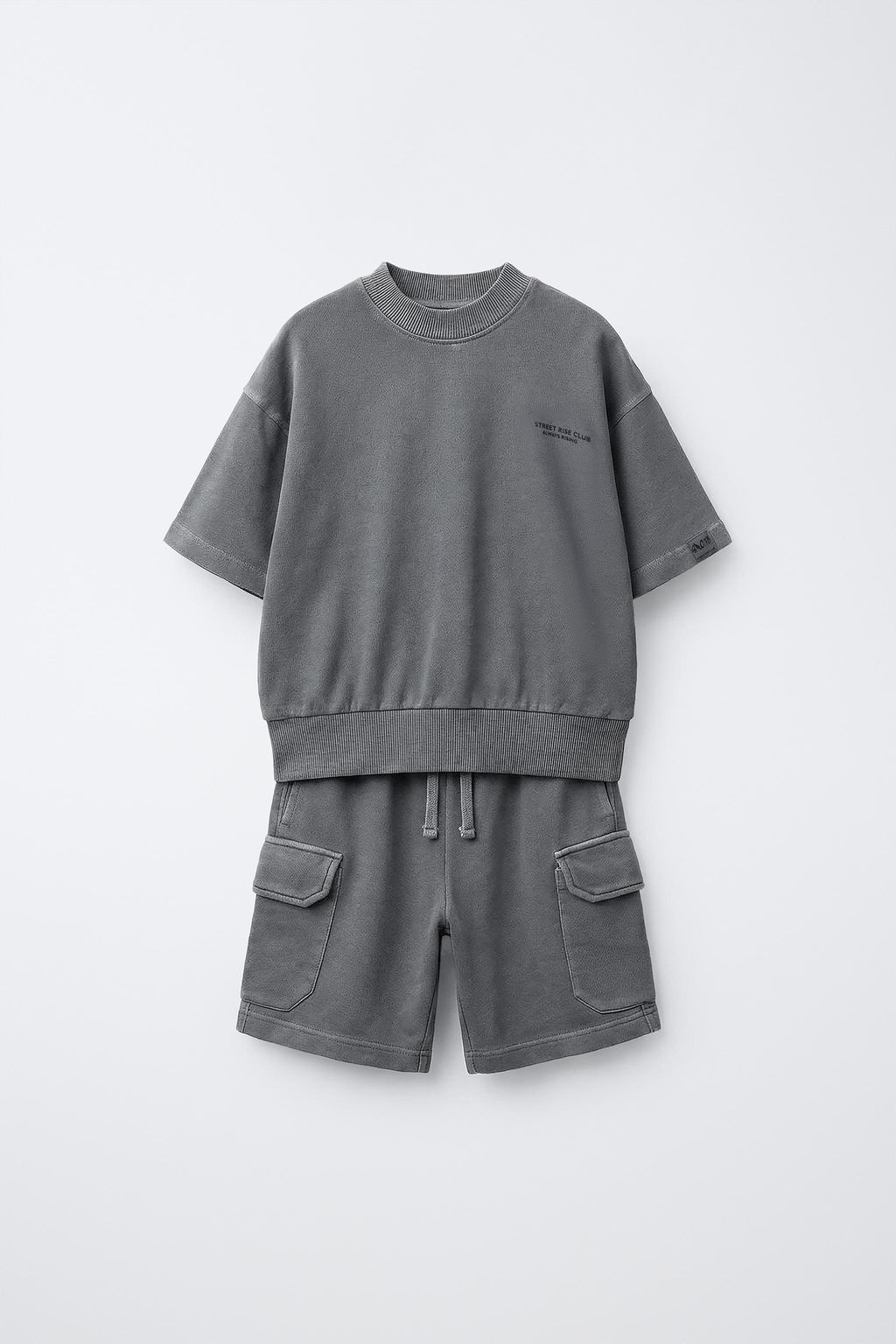CONJUNTO SUDADERA MANGA CORTA Y BERMUDA CARGO / Gris antracita
