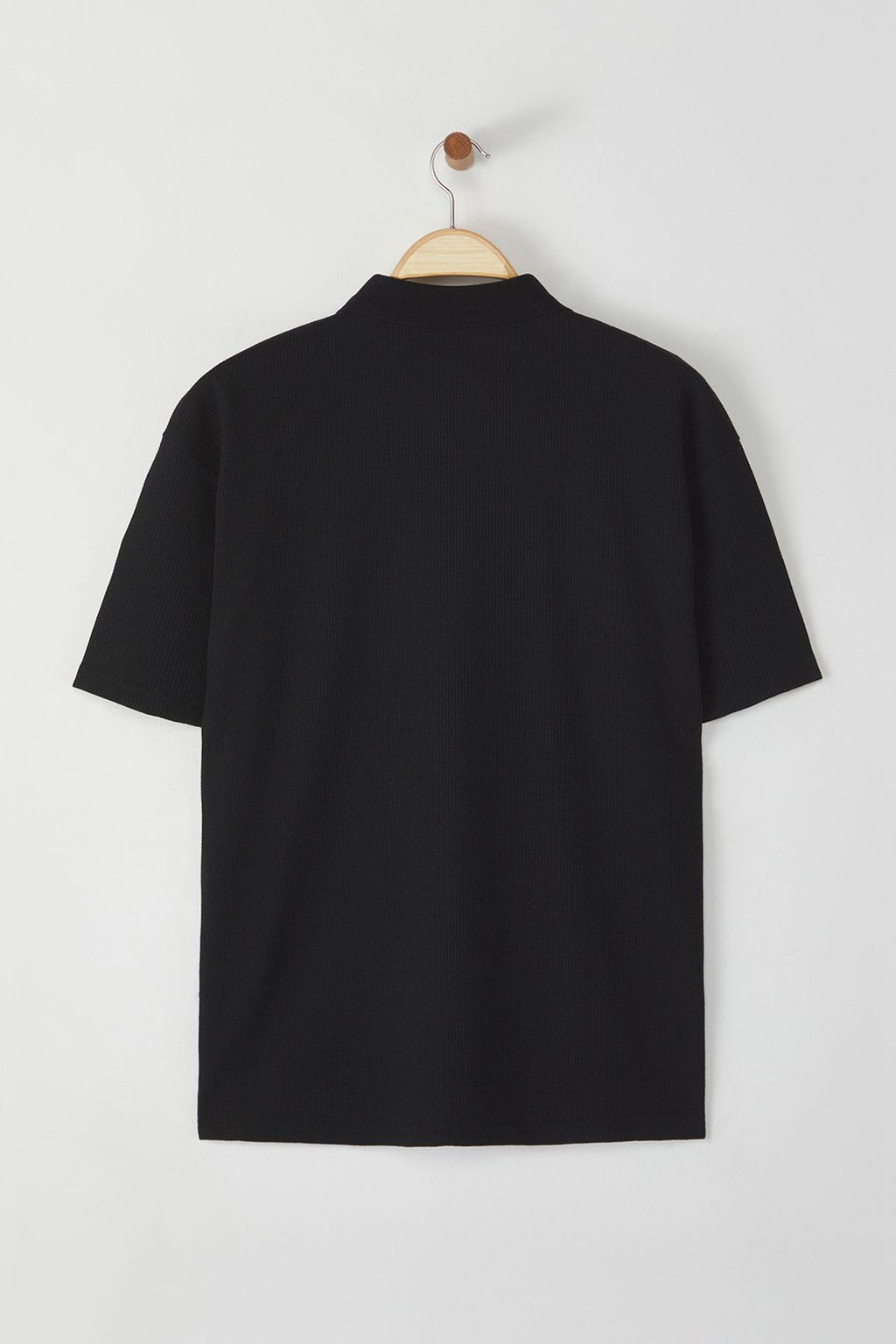 Siyah Oversize/Genis Kesim Cep Detayl? Dokulu Polo Yaka T-shirt TMNSS25PO00019