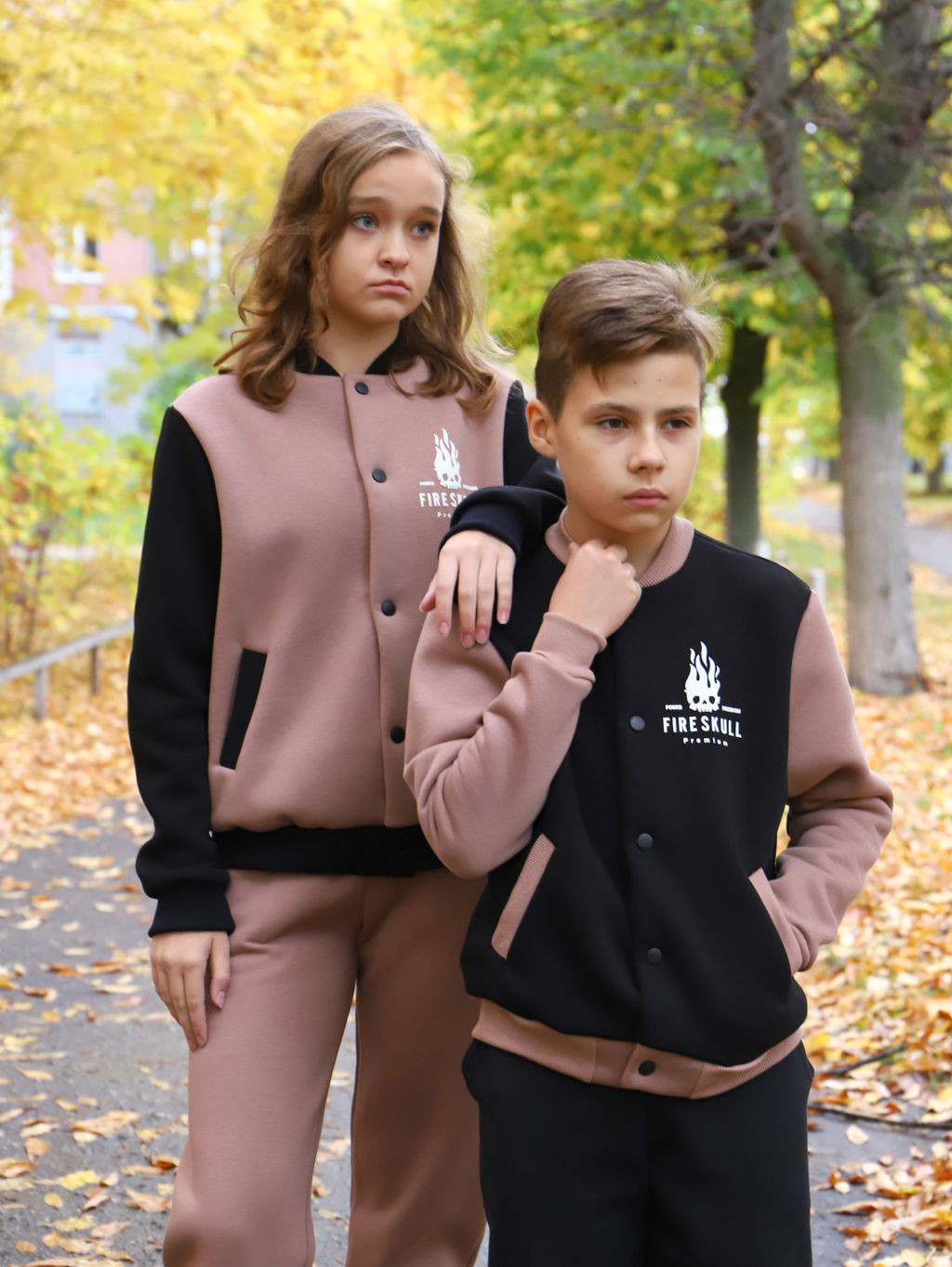 Бомбер Движение коричневый Ладошки