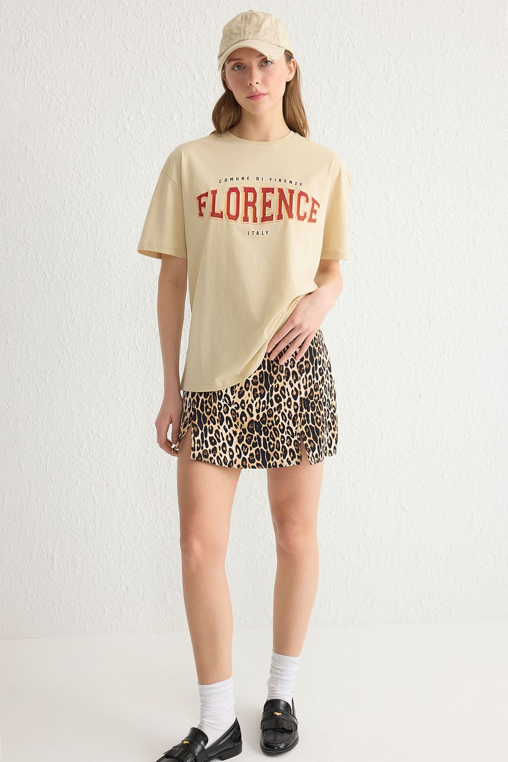 TRENDYOLMILLA Beyaz %100 Pamuk Bisiklet Yaka Bask?l? Oversize/Genis Kal?p Orme T-Shirt TWOSS22TS0994  фото 2