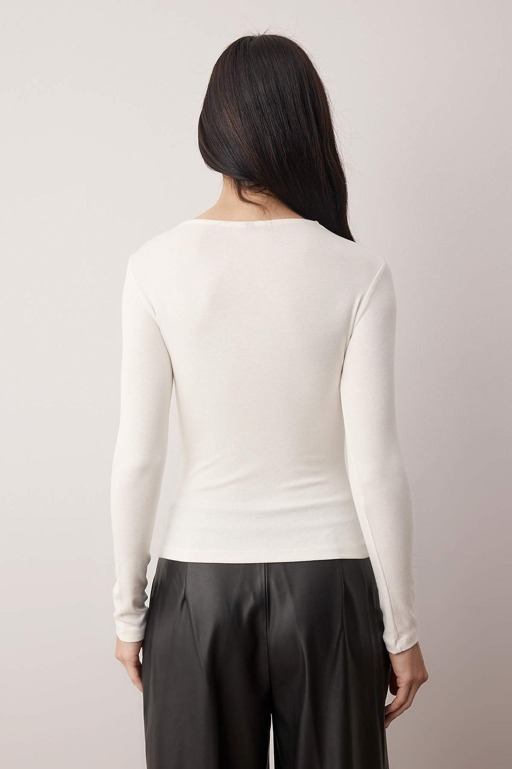 K?rm?z? Cut Out Detayl? Vucuda Oturan Yumusak Tuseli Esnek Orme Bluz TWOAW26BZ00126 - Trendyolmilla фото 14