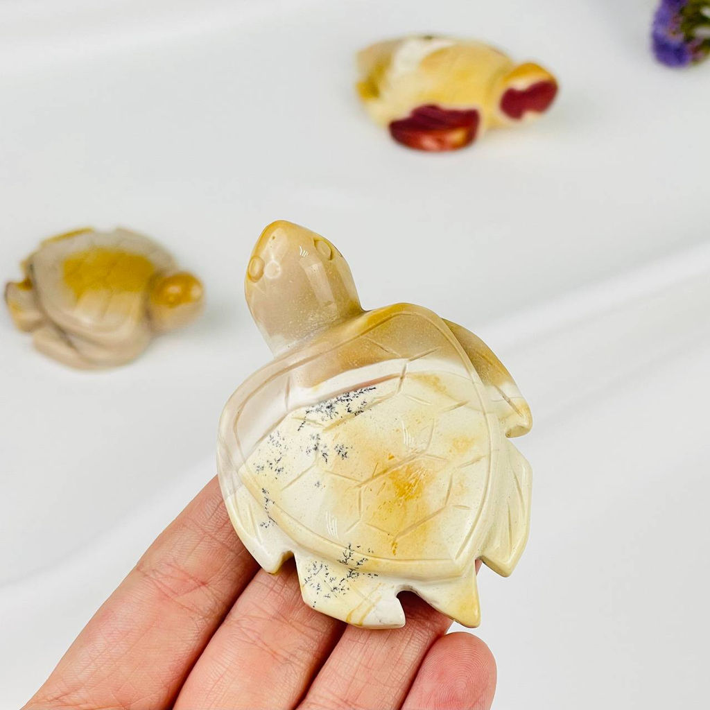 Фугурка резная Черепаха из Яшмы (Мукаит)