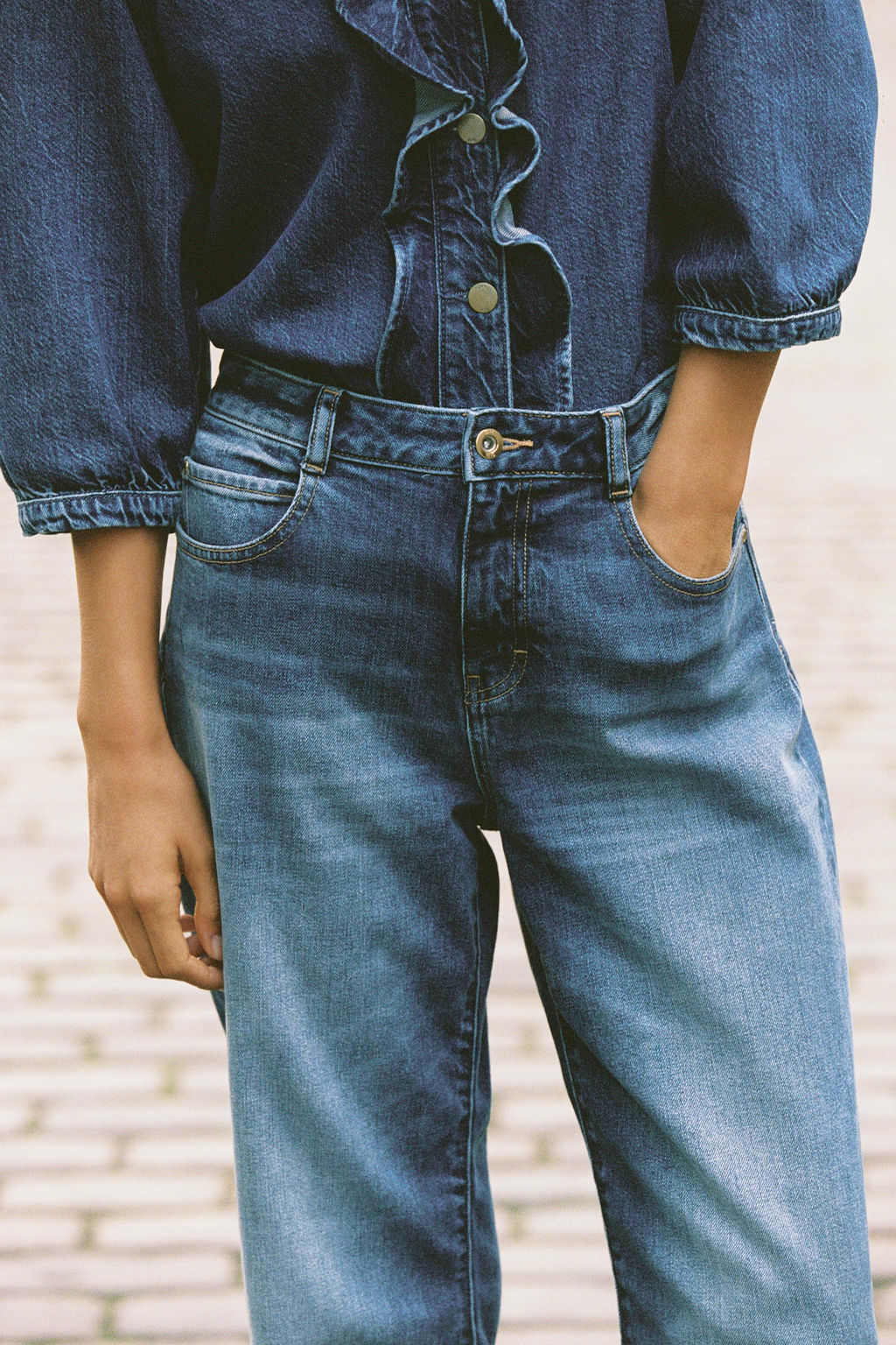 Z.07 RELAXED FIT HIGH-WAIST JEANS WITH TURN-UP HEM
