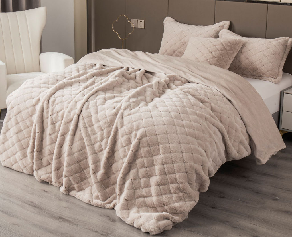 Покрывало декоративное Shinshilla point (жемчужно-бежевый) 220х240