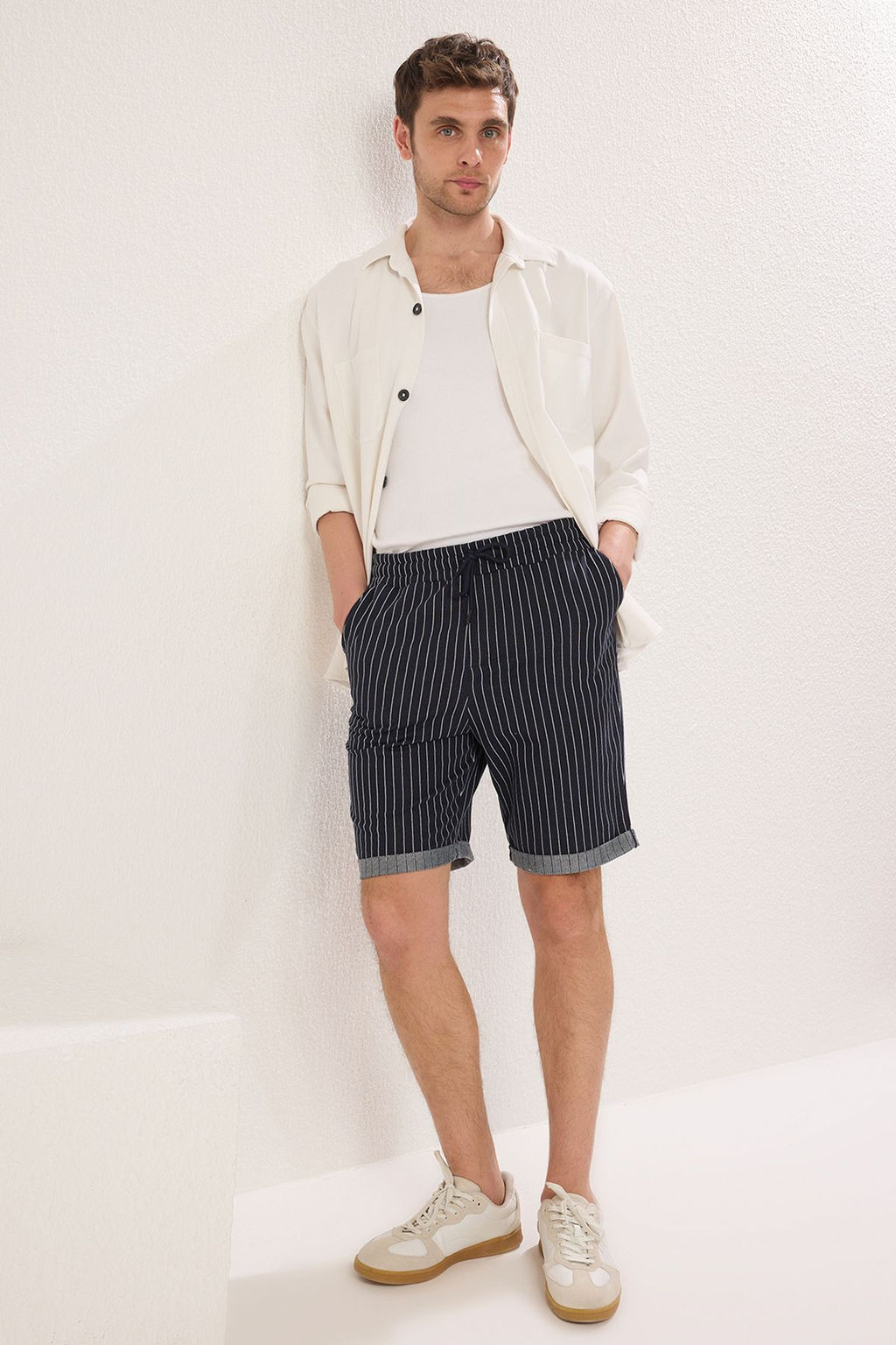 TRENDYOL MAN Siyah Regular Orta Boy/Normal Kesim Cizgili Sort TMNSS20SR0200 - Trendyolmilla фото 2