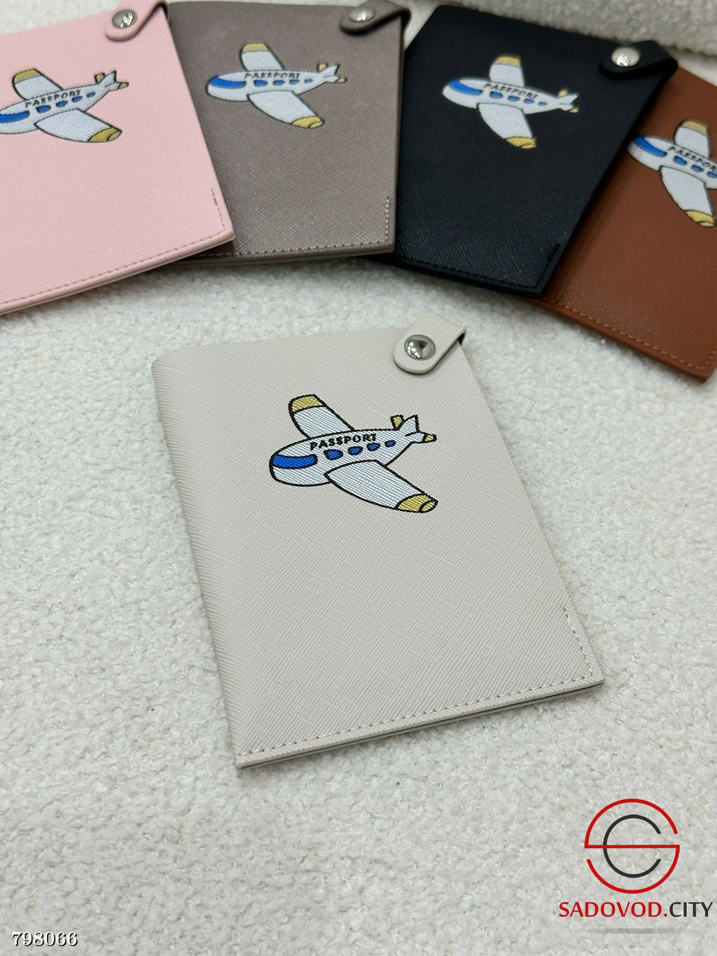 Обложка для паспорта с ярким принтом самолёта. - Bruno фото 22