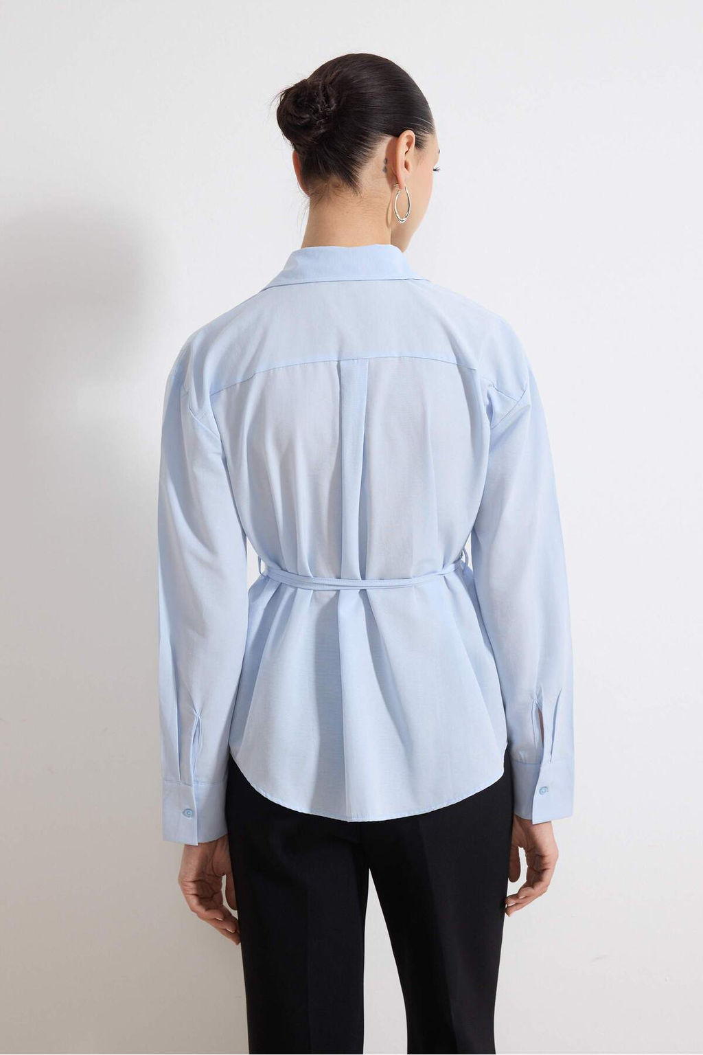 Ac?k Mavi Kusak Detayl? Gomlek TWOSS26GO00076 - Trendyolmilla фото 4