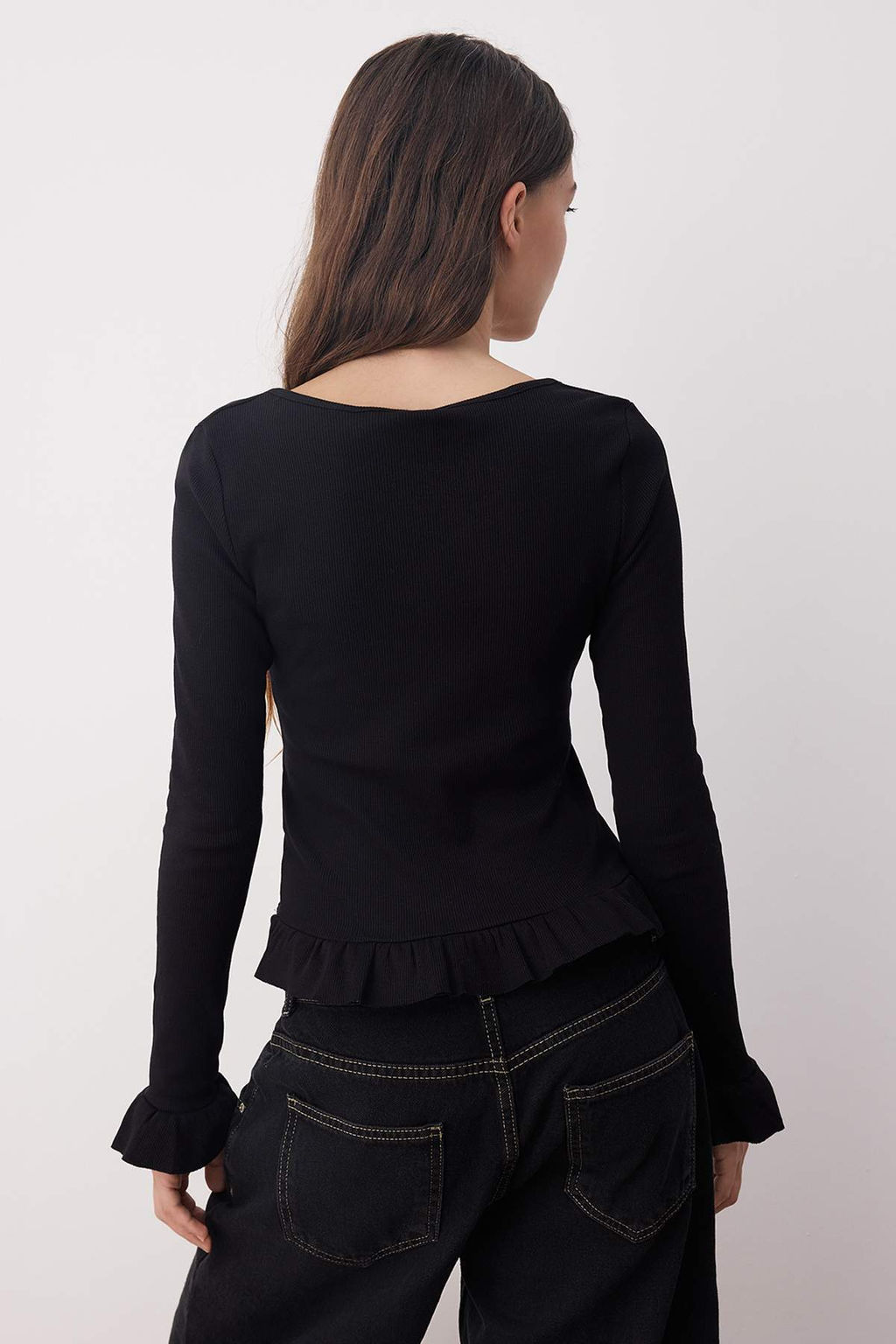 Siyah V Yaka Etegi F?rf?rl? Fitted/Vucuda Oturan Dugmeli Orme Bluz TWOAW26BZ00100 - Trendyolmilla фото 4