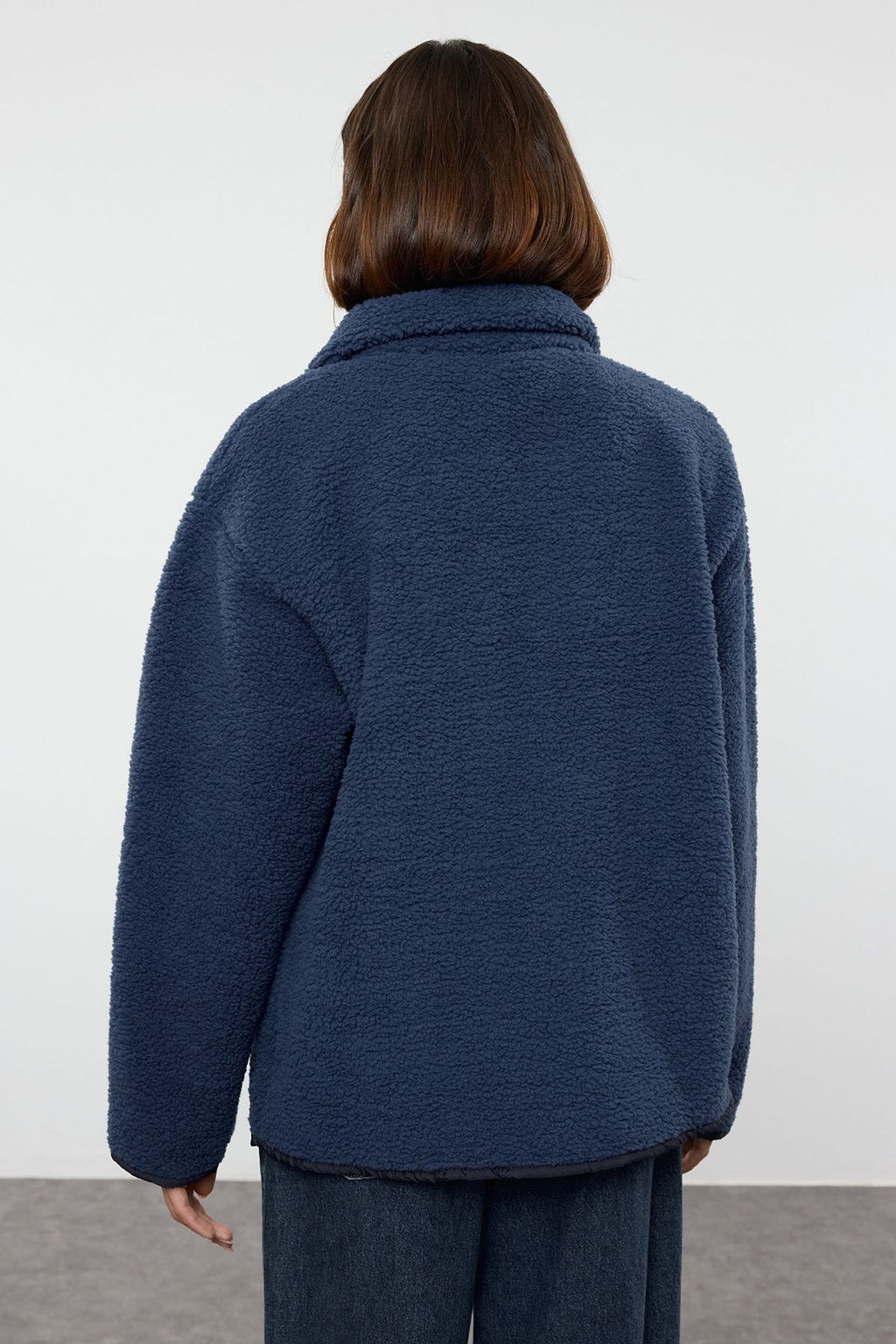 TRENDYOLMILLA Winter Essentials Gri Polar Fermuarl? Dik Yaka Uzun Kol Cep Detayl? Orme Sweatshirt TWOAW24SW00071  фото 23