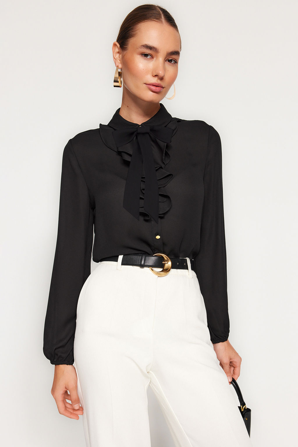 TRENDYOLMILLA Siyah C?kar?labilir Fiyonklu Regular Normal Kal?p Dokuma Gomlek TWOAW24GO00164