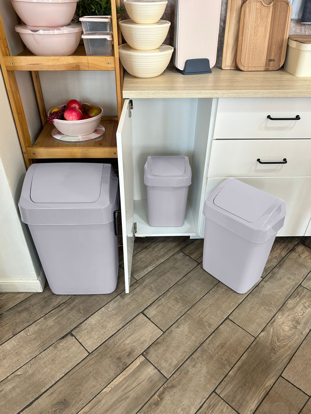 Контейнер для мусора Step 25 л с крышкой-маятником SC4804