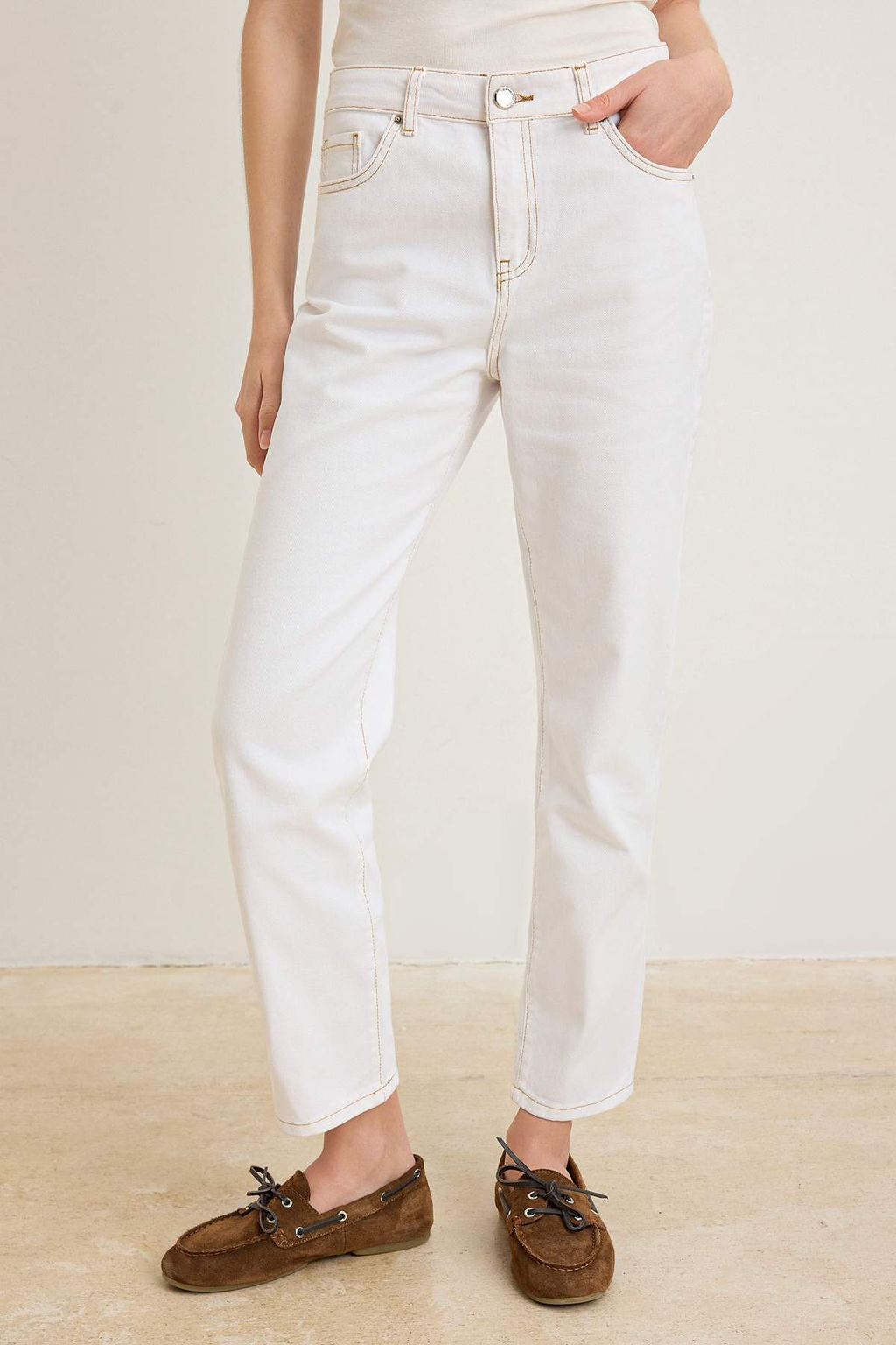 Beyaz Yuksek Bel Mom Jeans TWOSS26JE00358 - Trendyolmilla фото 3