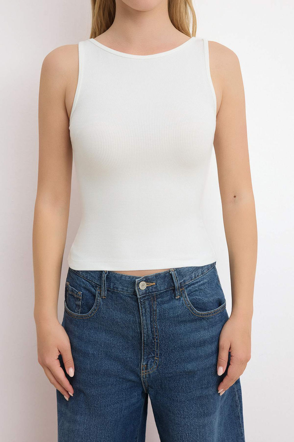 Siyah-Ekru Fitted/Vucuda Oturan Havuz Yaka Kolsuz Fitilli Esnek Orme Atlet TWOSS26AL00020 - Trendyolmilla фото 3