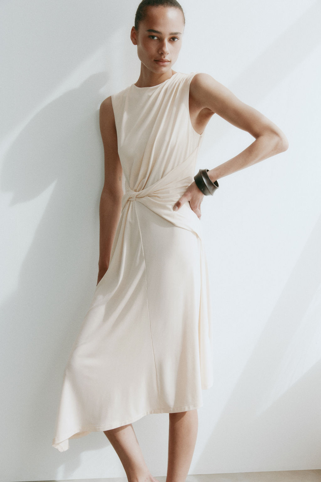 Vestido asim?trico con detalle girado - H&m фото 2