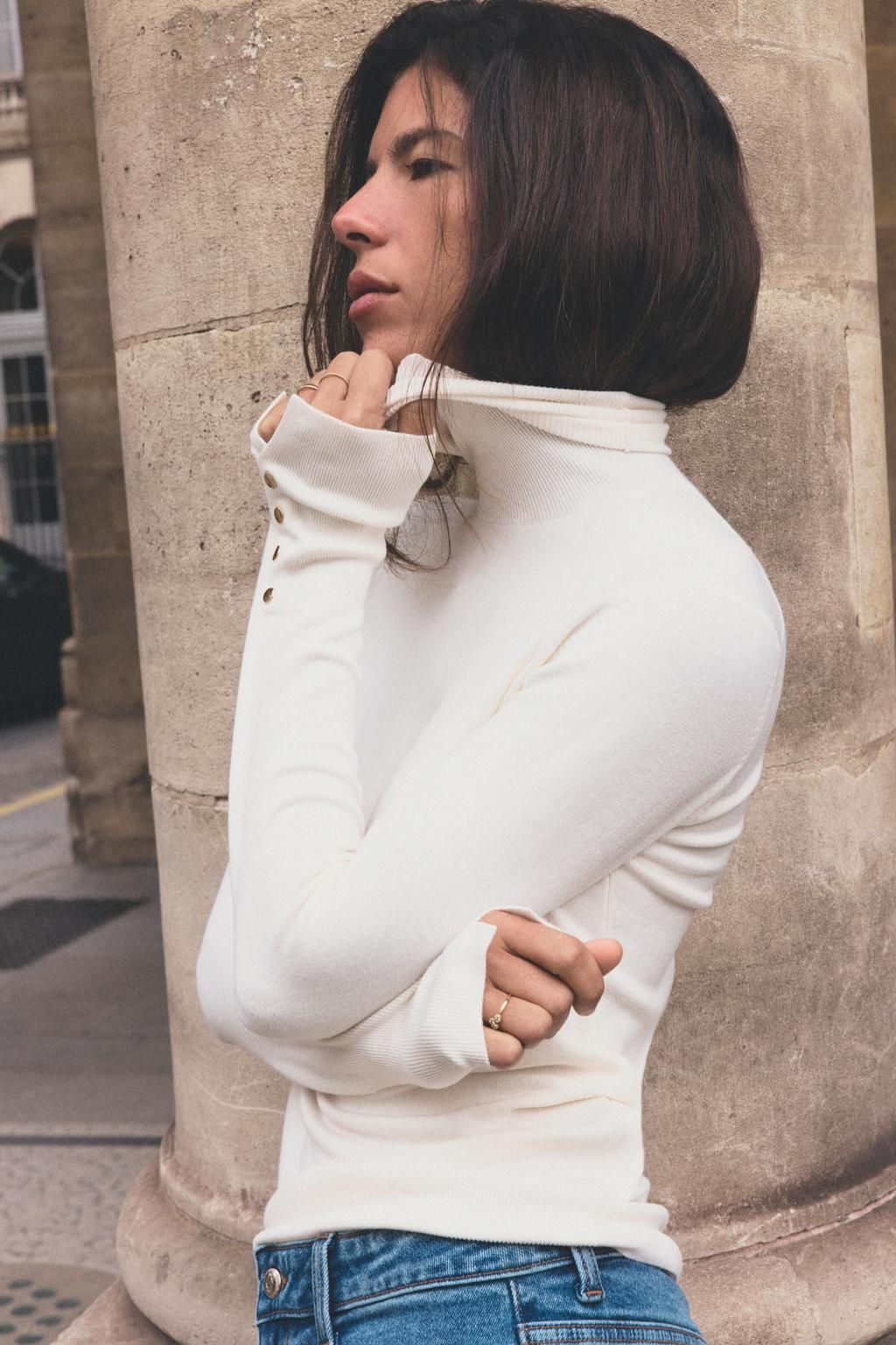 PLAIN KNIT SWEATER WITH BUTTONS