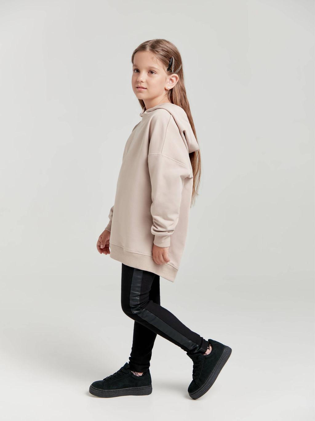 CONTE Удлиненненное oversize-худи на флисе с вышивкой DD 1452 black Фото в данном цвете нет!!!