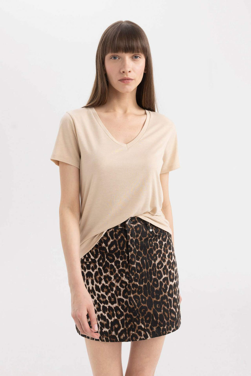 Regular Fit V Yaka Basic Duz K?sa Kollu Tisort - Defacto фото 2