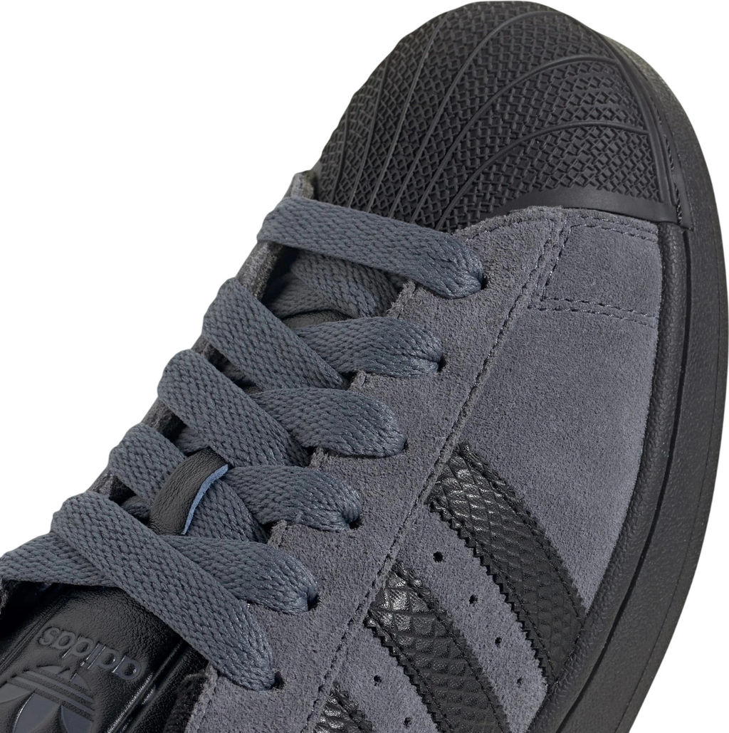 Кроссовки взрослые