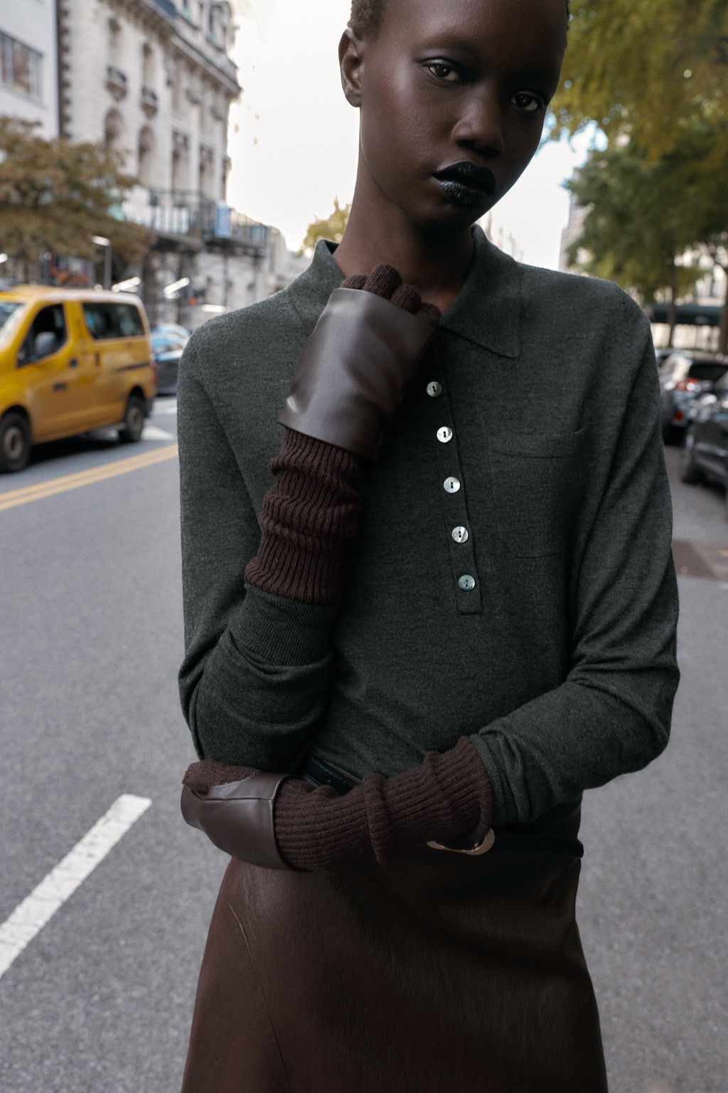 CONTRAST FAUX LEATHER MITTENS