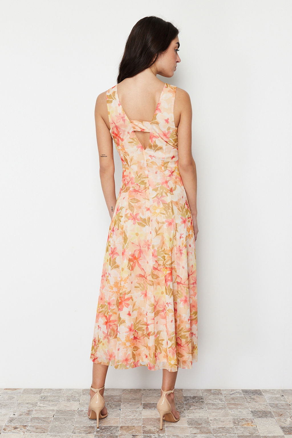 Cok Renkli Cicekli Cicek Bask?l? V Yaka Tul Esnek Orme Elbise TWOSS24EL00384