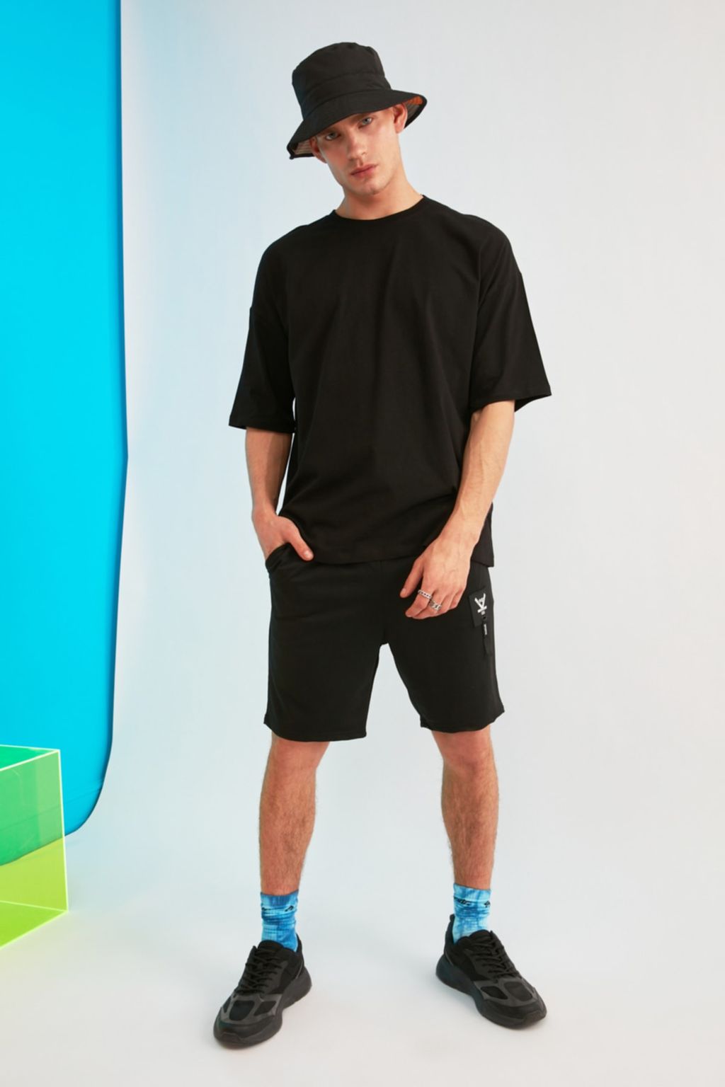 TRENDYOL MAN Siyah Oversize/Genis Kesim K?sa Kol Uzay Bask?l? %100 Pamuklu T-Shirt TMNSS21TS0617 - Trendyolmilla фото 2