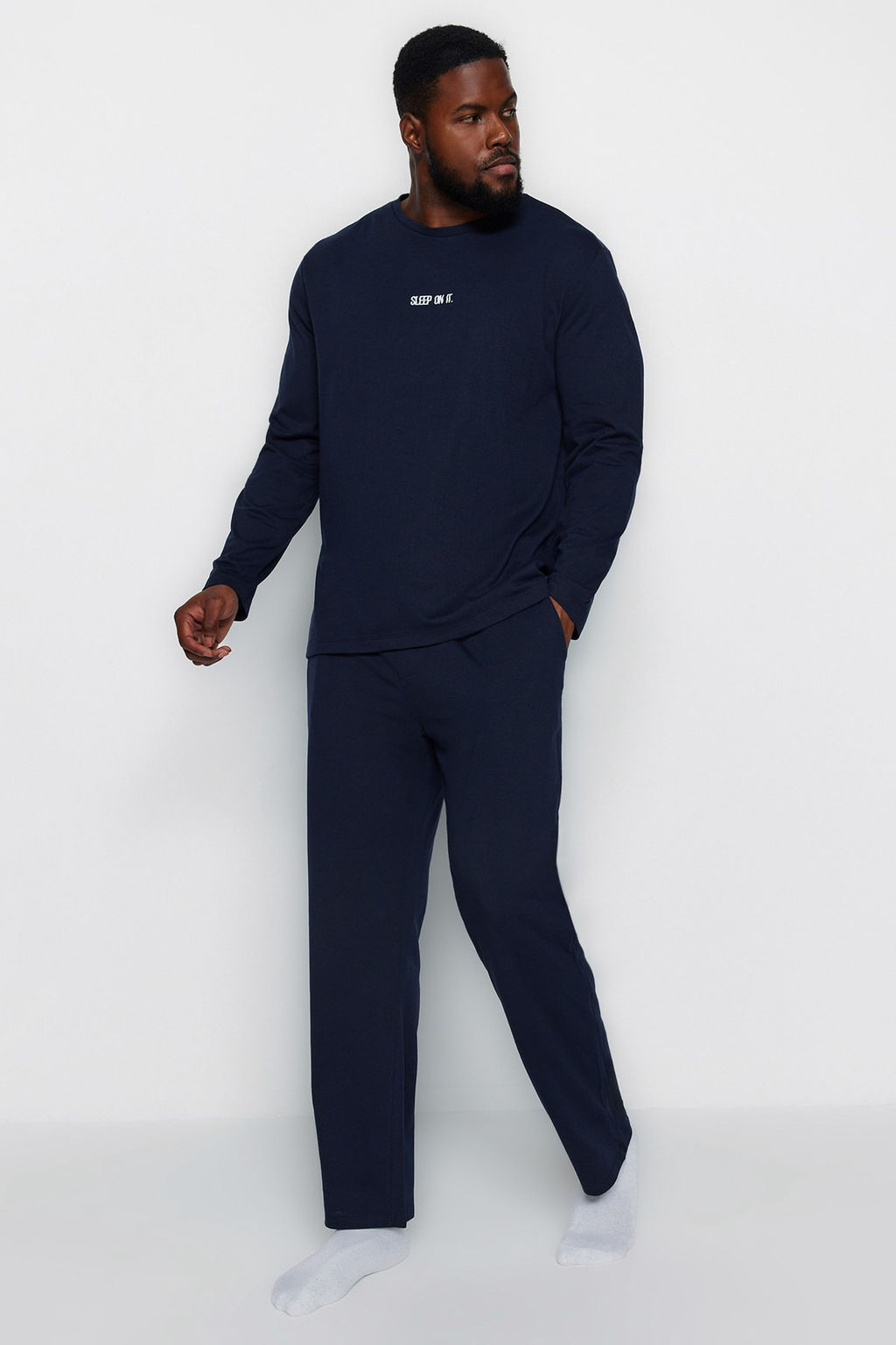 TRENDYOL MAN Lacivert Regular Fit Bask?l? Orme Buyuk Beden Pijama Tak?m? TMNAW24AI00000