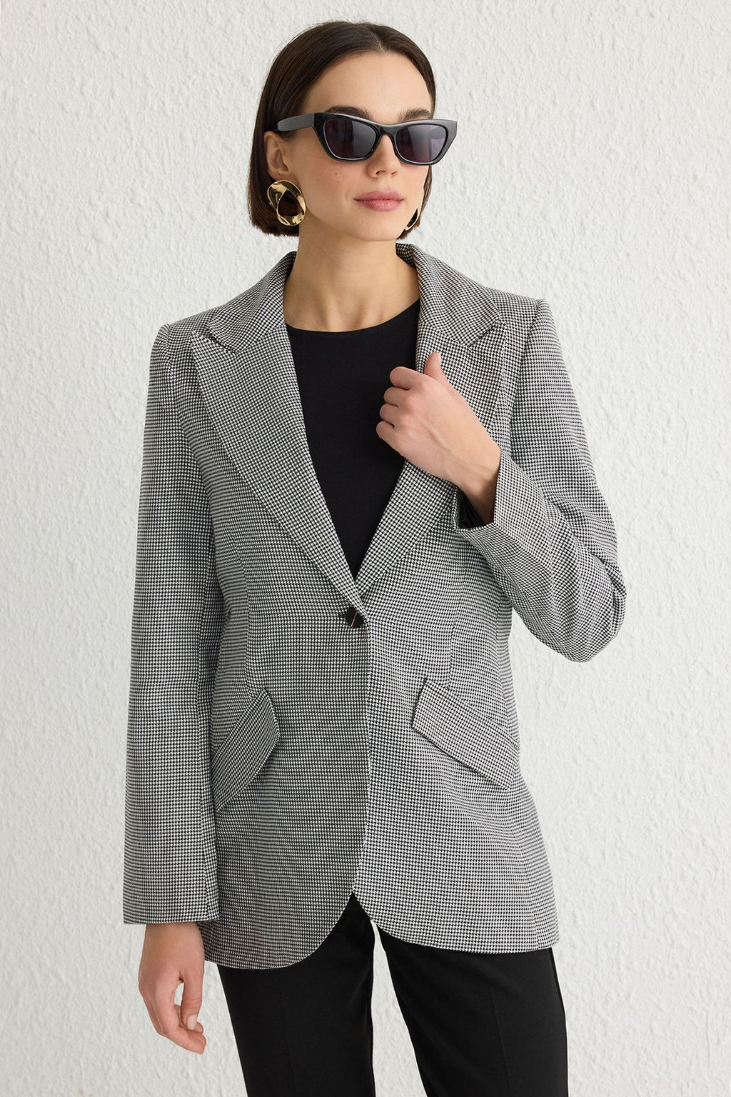TRENDYOLMILLA Siyah Kaz Ayag? Desenli Fitted Premium Poliviskon Dokuma Blazer Ceket TWOSS25BC00013