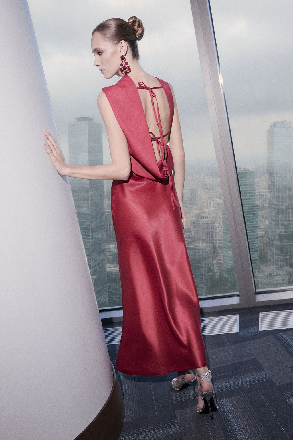 Limited Edition K?rm?z? Dokuma Saten Midi Astarl? S?k/Gece Elbise TPRSS26EL00057 - Trendyolmilla фото 2