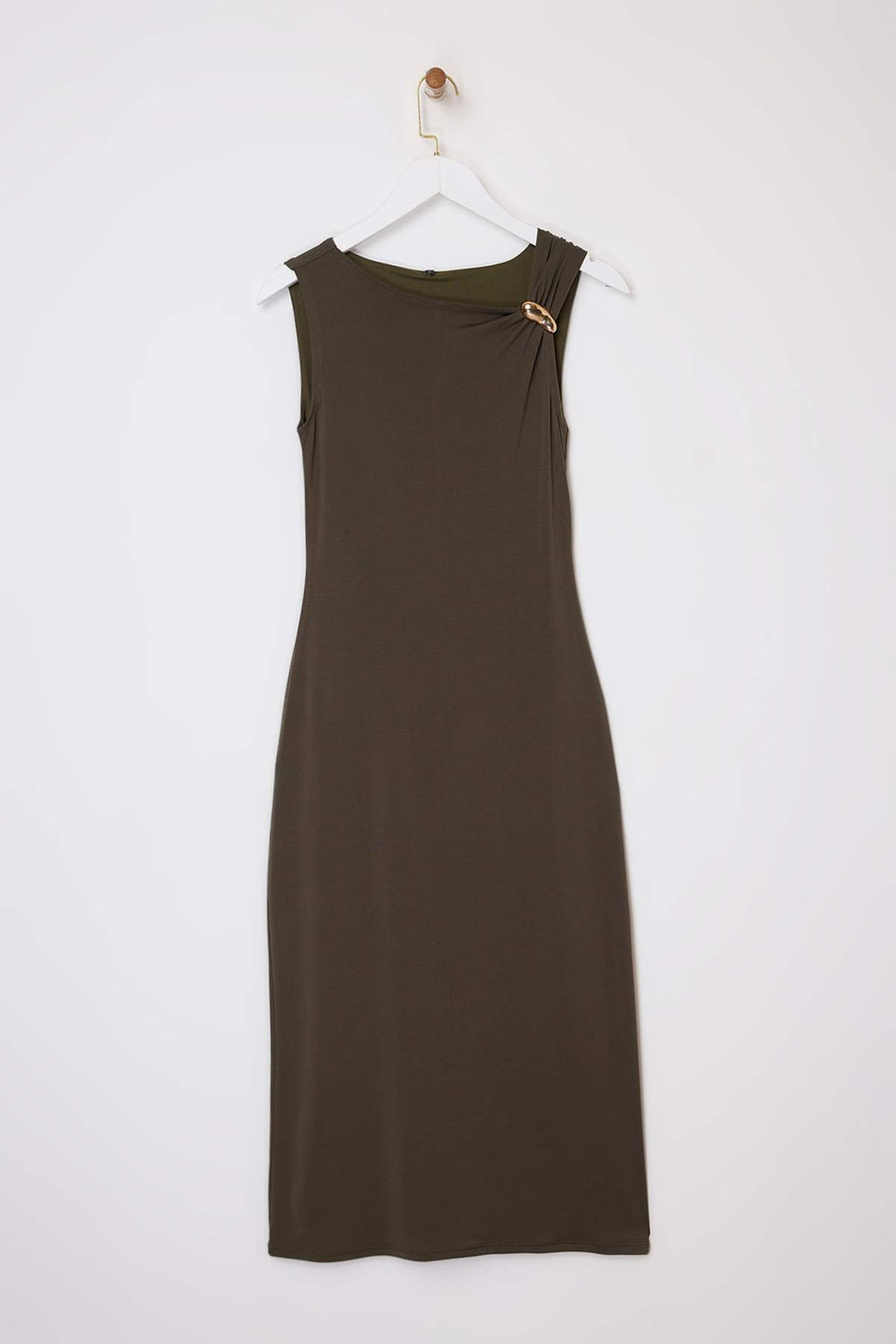 Koyu Kahverengi Bodycon Asimetrik Yaka Aksesuar Detayl? Maxi Esnek Orme Elbise TWOSS26EL00026 - Trendyolmilla фото 4