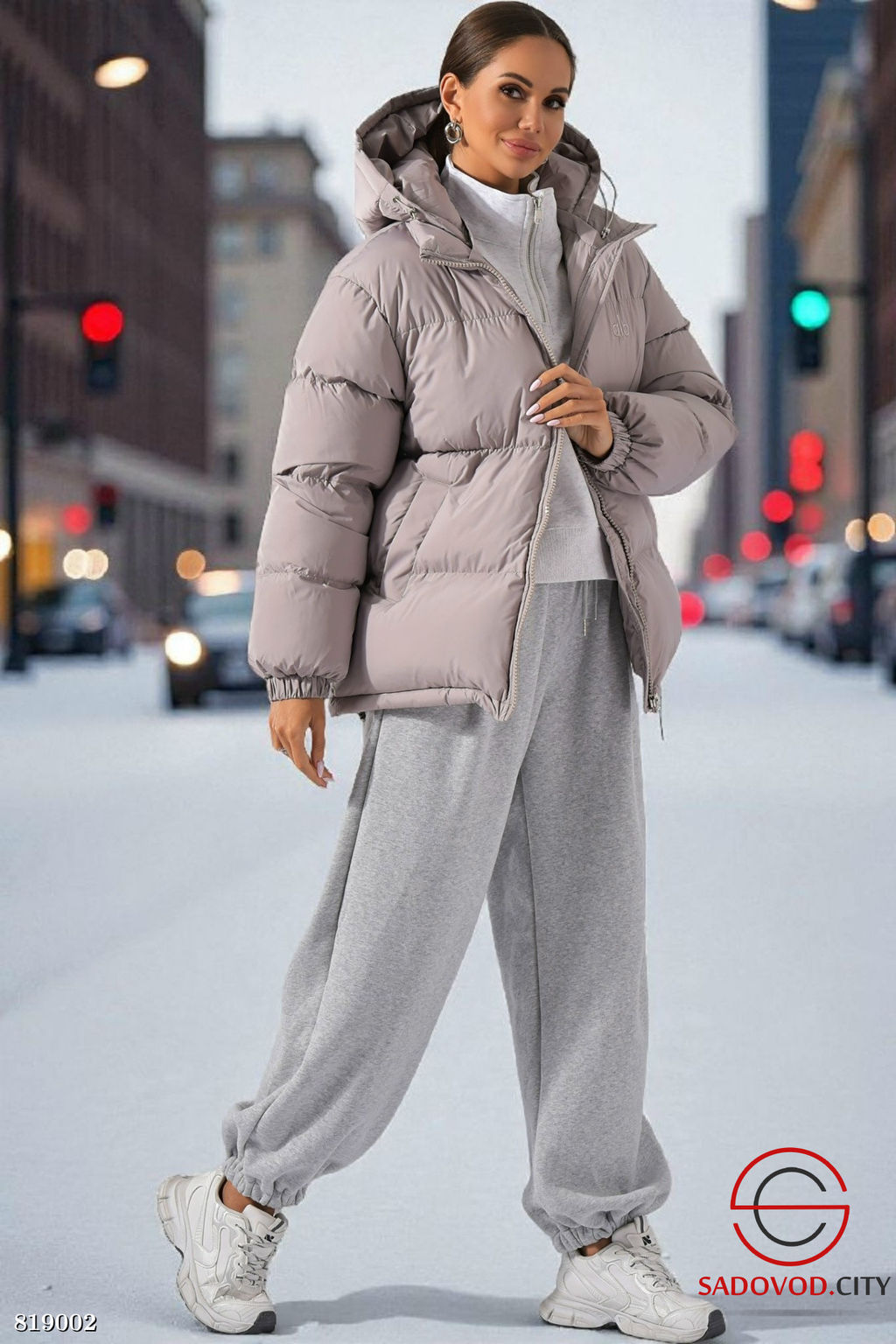 Зимняя дутая женская куртка с капюшоном