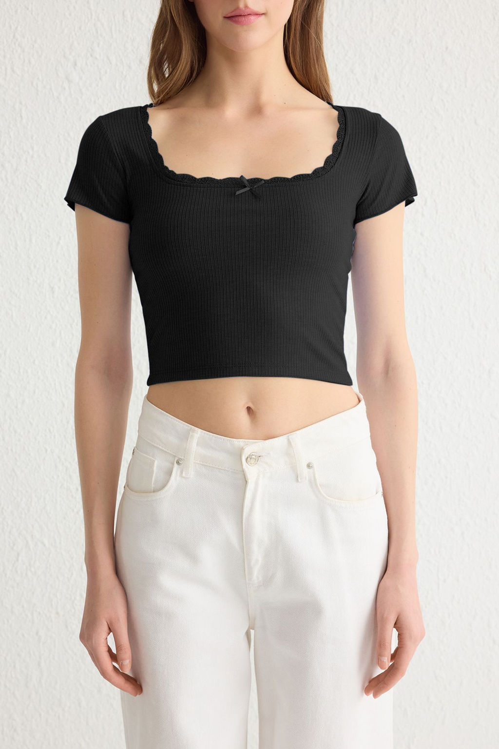 Siyah Dantel Detayl? Fitted/Vucuda Oturan Kare Yaka Crop Orme Bluz TWOSS25BZ00005