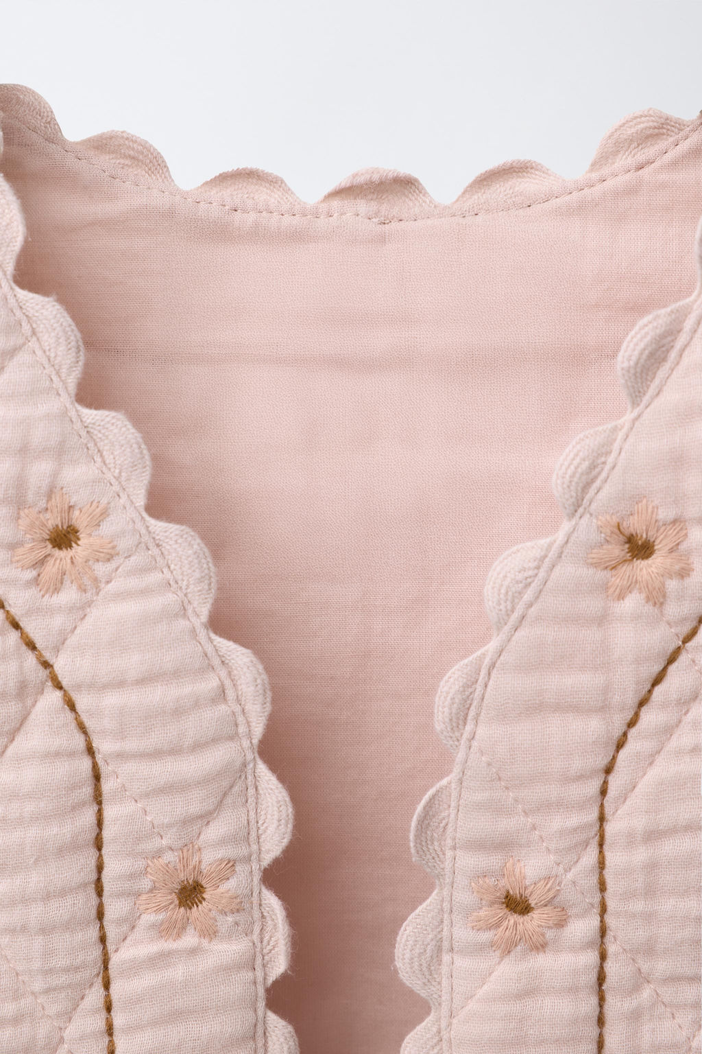 WAISTCOAT WITH EMBROIDERED FLORAL TEXTURE - Zara фото 3