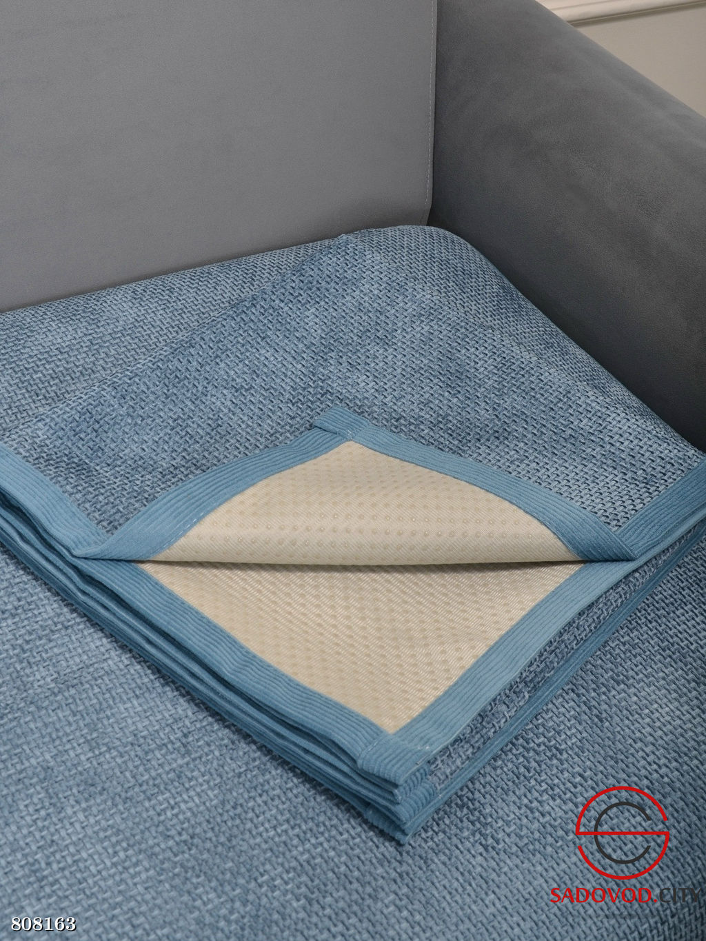 Чехлы накидки на диван и кресла на прорезиненной основе