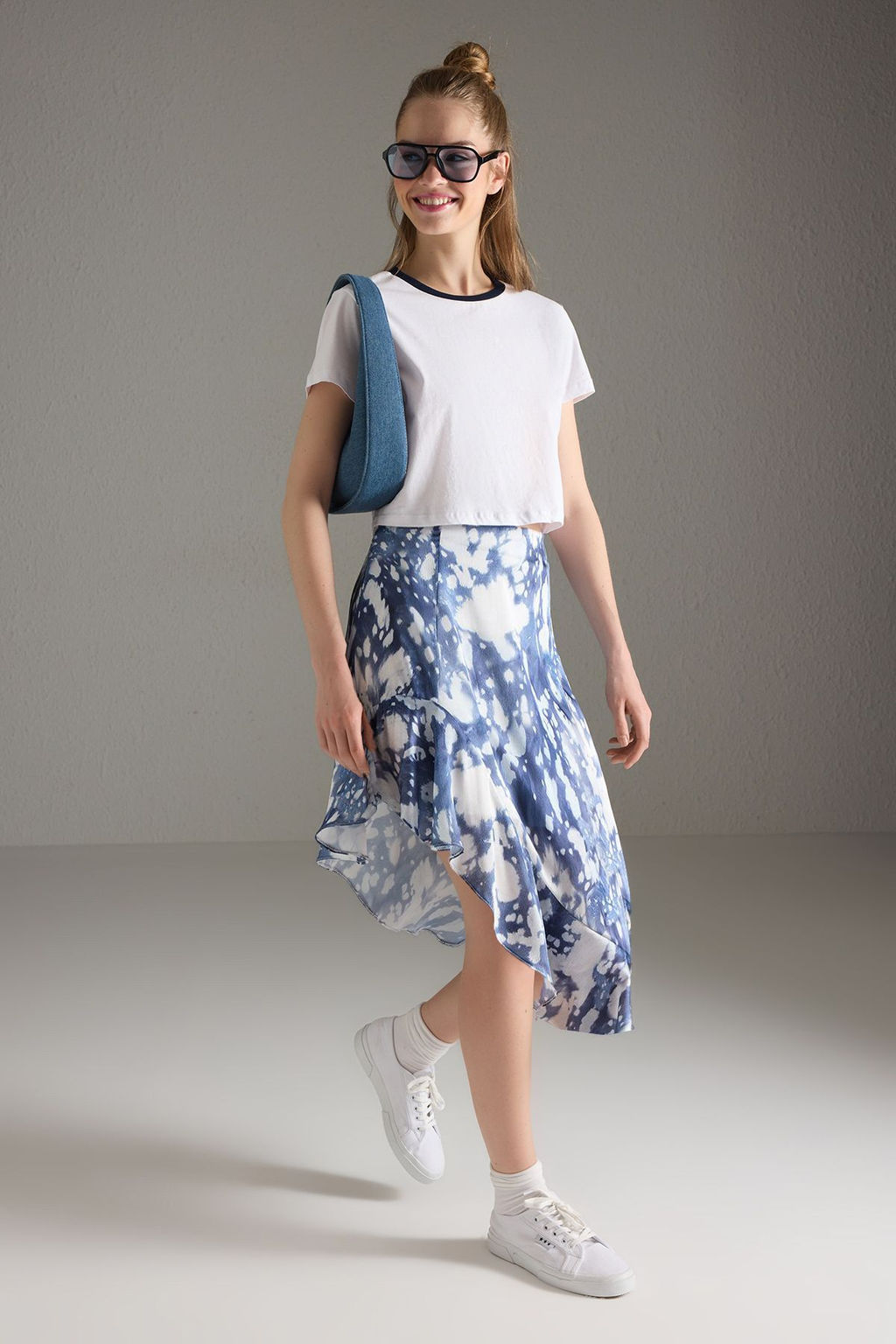 Trendyolmilla Mavi Desenli F?rf?rl? Asimetrik Dokuma SatenEtek TWOSS25ET00181