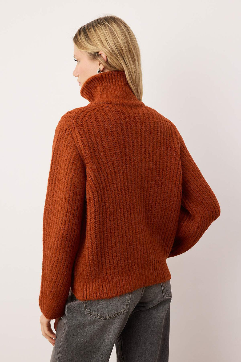 Wardrobe Essentials Kiremit Fermuarl? Yumusak Dokulu Genis Kal?p Triko H?rka|TWOAW26HI00049