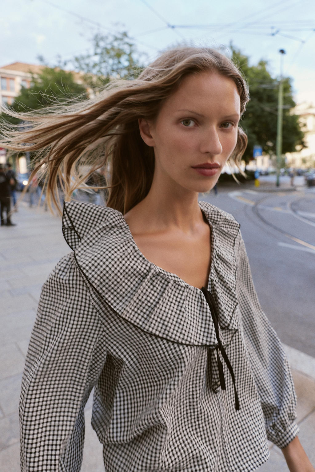 RUFFLED GINGHAM BLOUSE - Zara фото 2