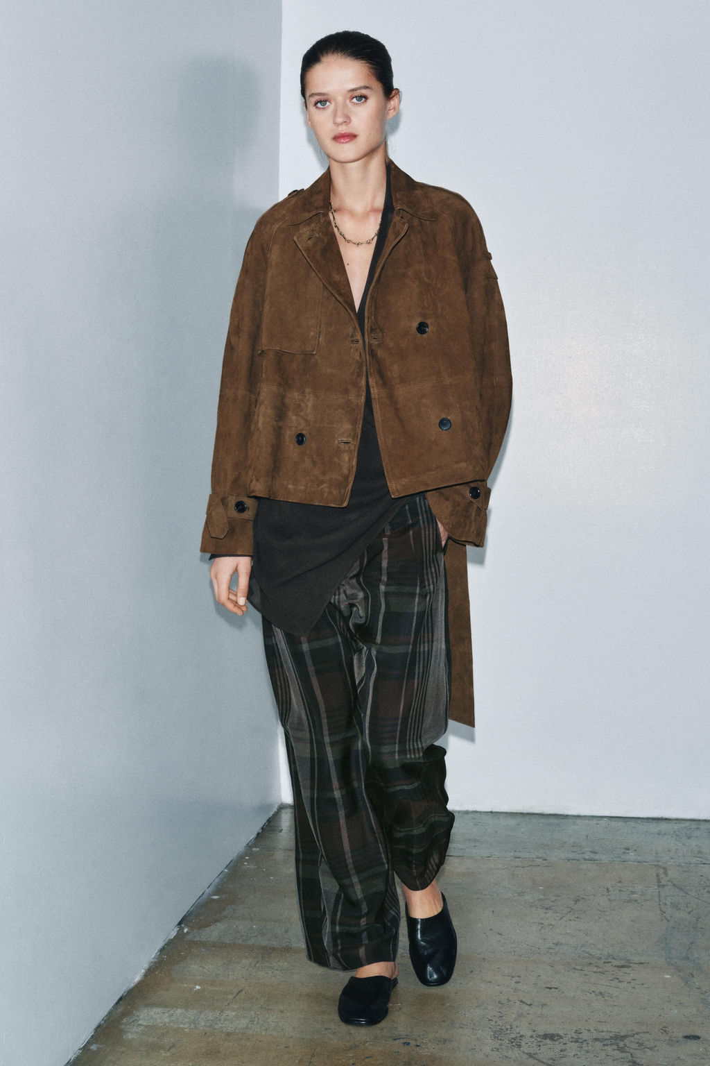 SHORT SUEDE LEATHER TRENCH COAT ZW COLLECTION LIMITED EDITION - Zara фото 5