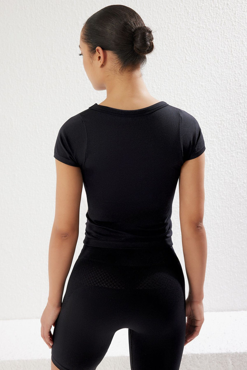 TRENDYOLMILLA Siyah Seamless/Dikissiz Orme Spor T-Shirt THMSS25TS00000 фото 6