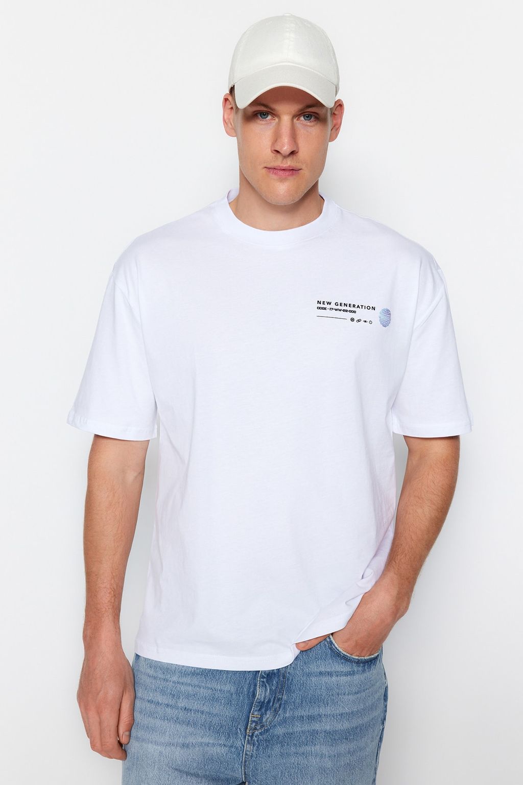 Beyaz Oversize/Genis Kesim Bask?l? %100 Pamuklu T-Shirt TMNSS23TS00238