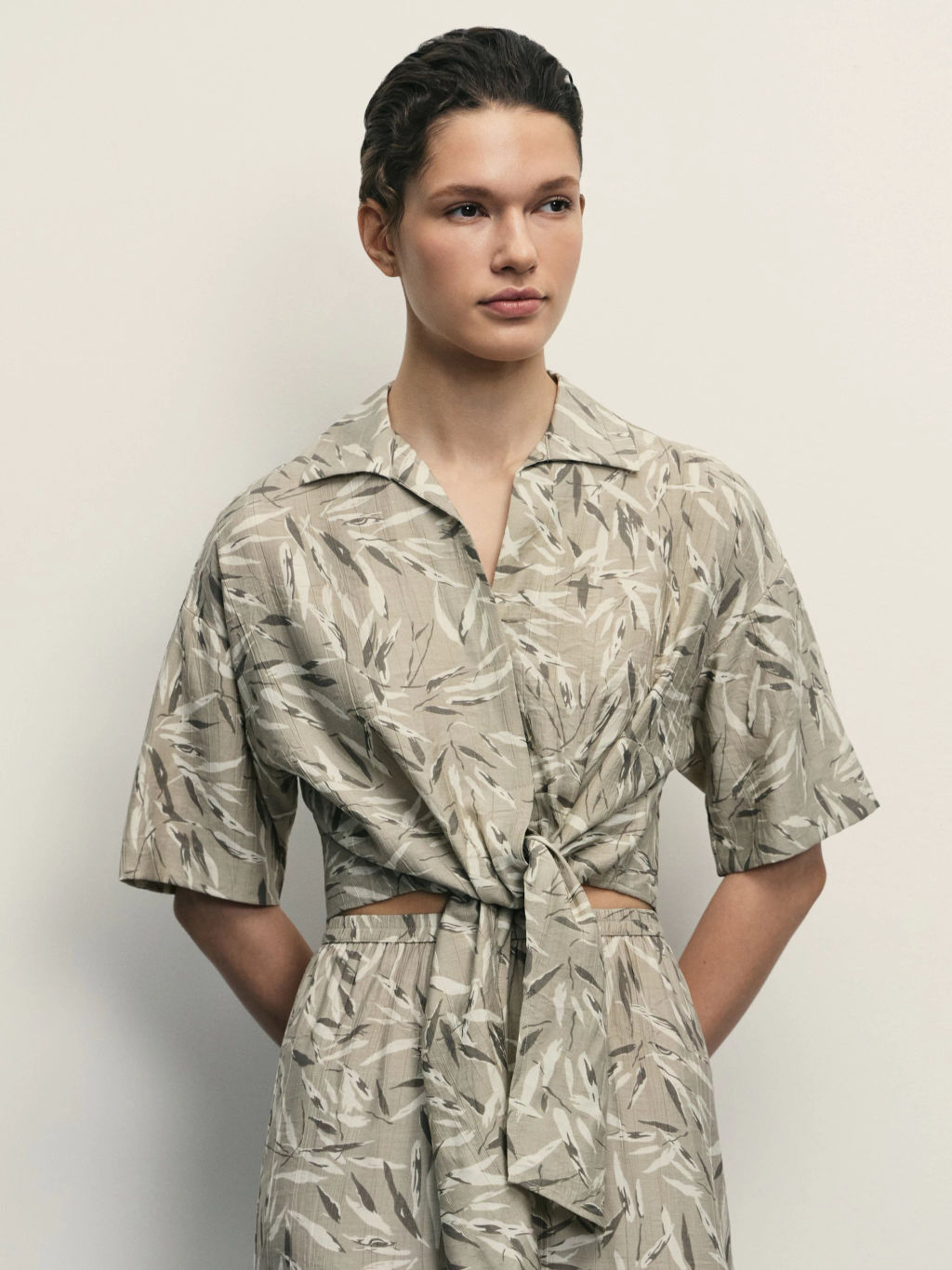 Блузка из вискозы с завязками / Zarina