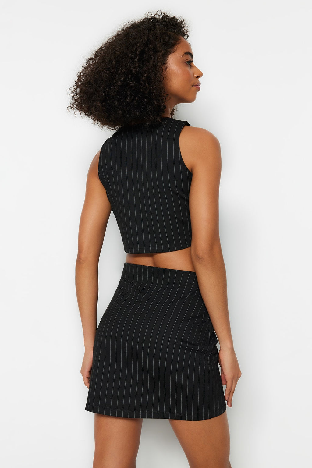 Siyah Regular Dugme Detayl? Cizgili Crop Yelek TWOSS23YE00037