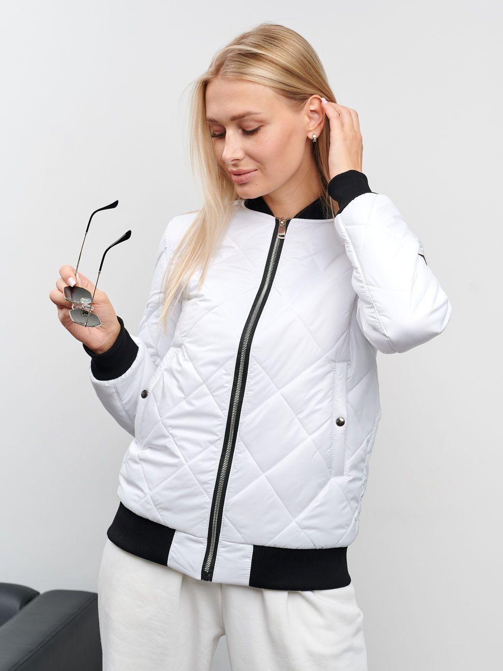 Женский стрит-бомбер белый