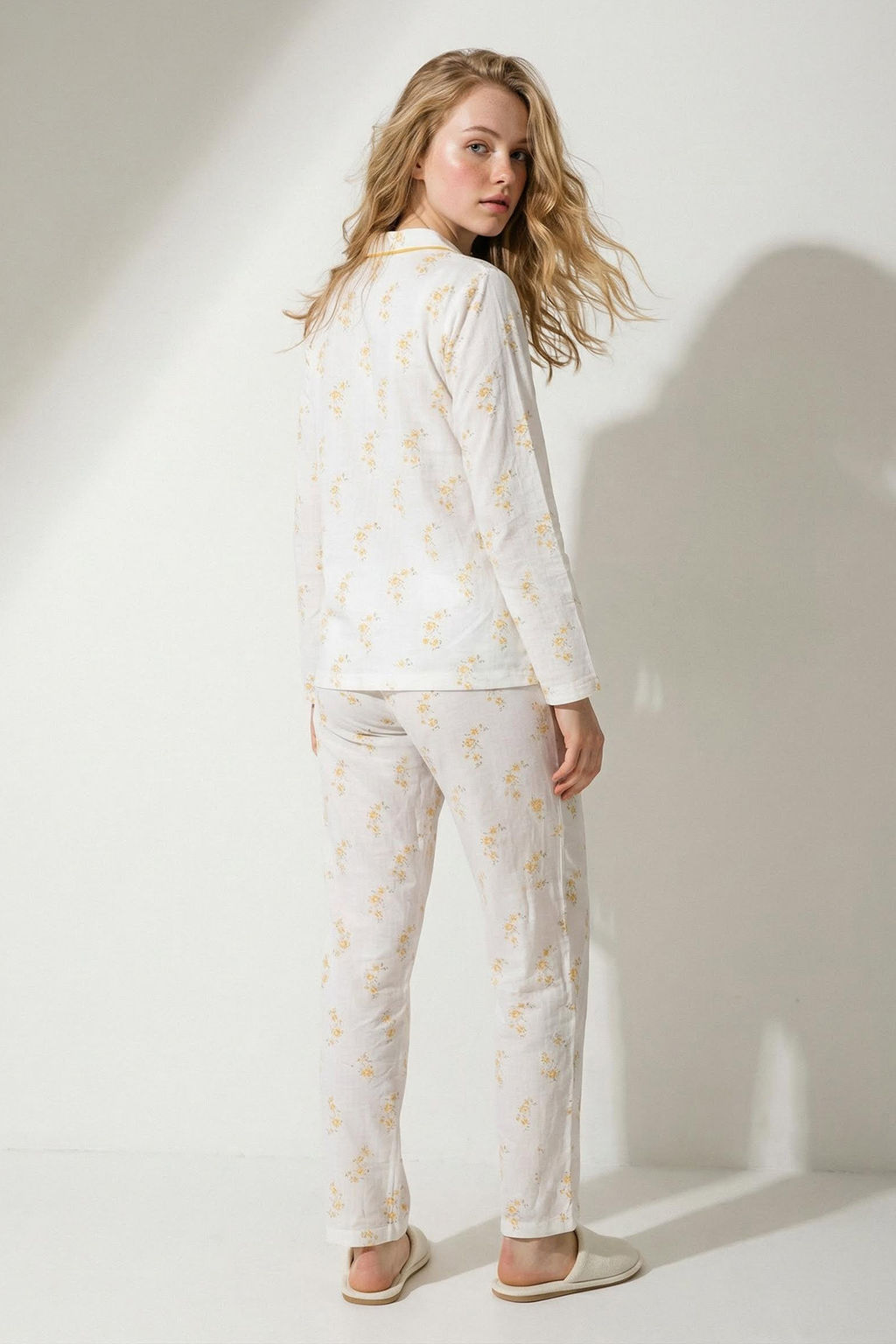 Beyaz-Sar? Cicekli Biyeli Fitilli Orme Pijama Tak?m? THMSS26PT00078 - Trendyolmilla фото 3