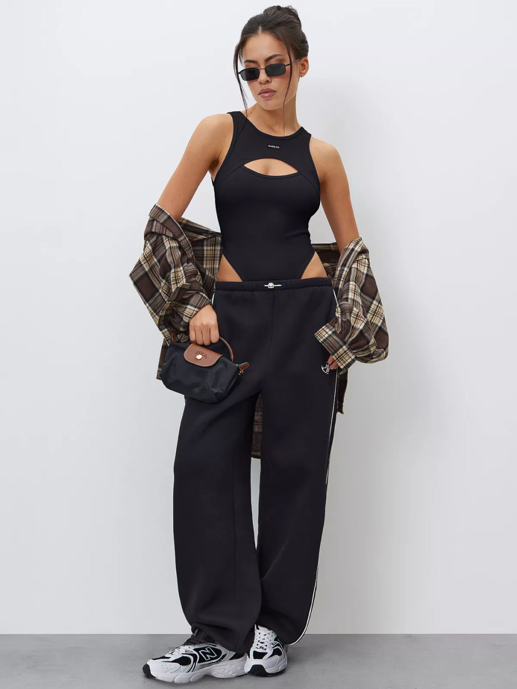 Спортивные брюки с декоративными кантами