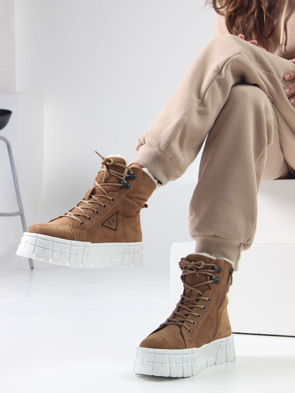 Ботинки 216.212131w. светло-коричневый замша/Байка